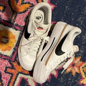 Women’s Nike Court Legacy Lifts sz 7.5